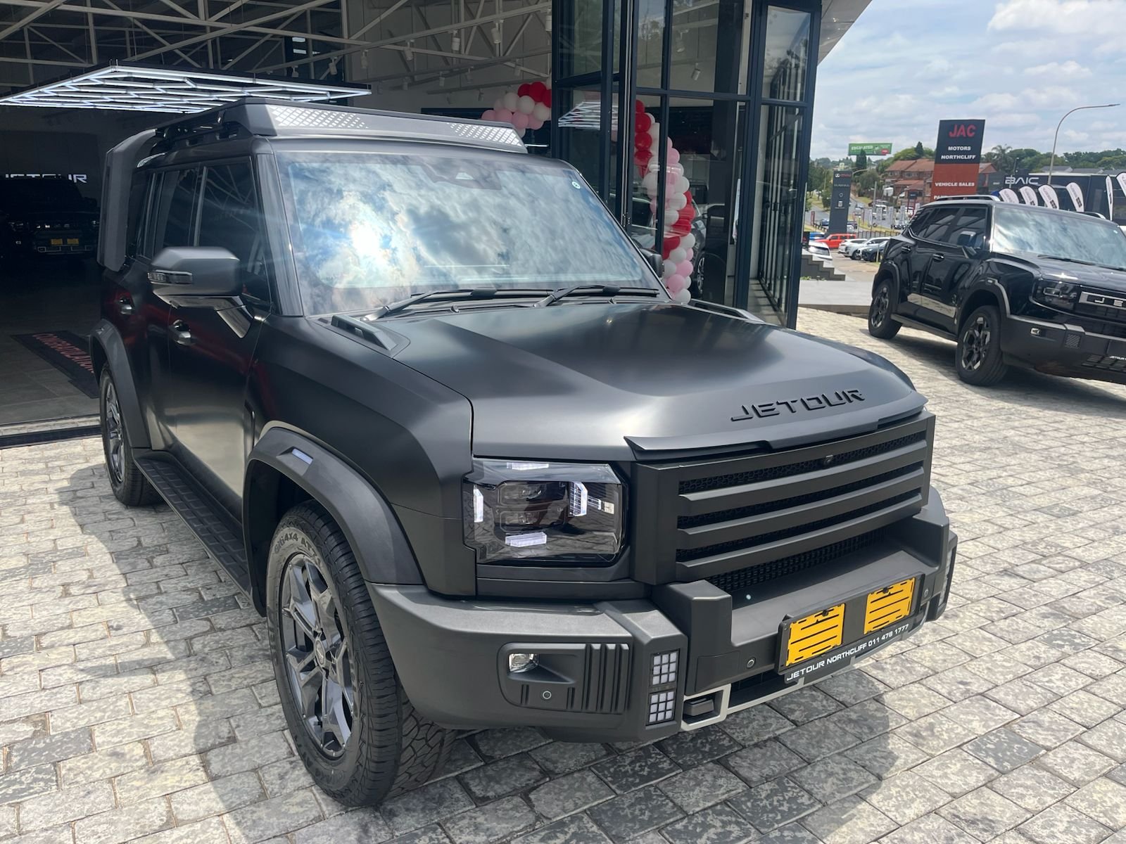 Dark grey Jetour T2 front three-quarter view