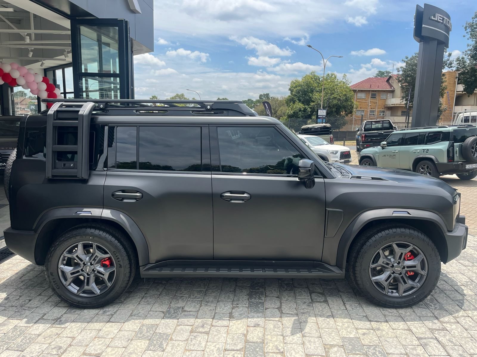 Dark grey Jetour T2 full side profile