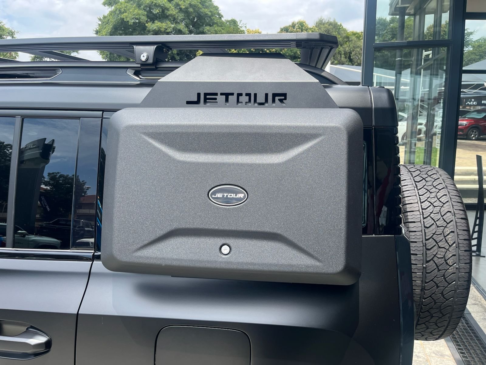 Jetour T2 lockable side storage box detail