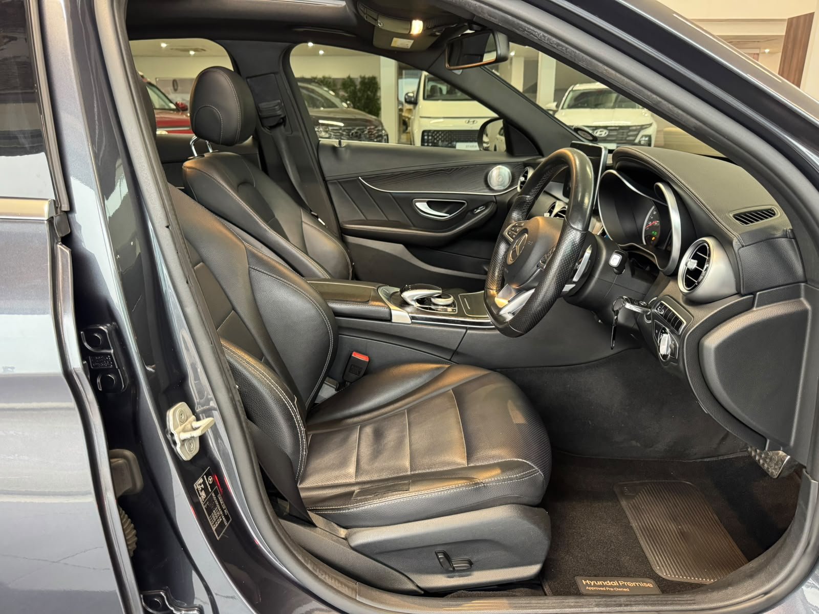 Mercedes-Benz C-Class front seats and steering wheel