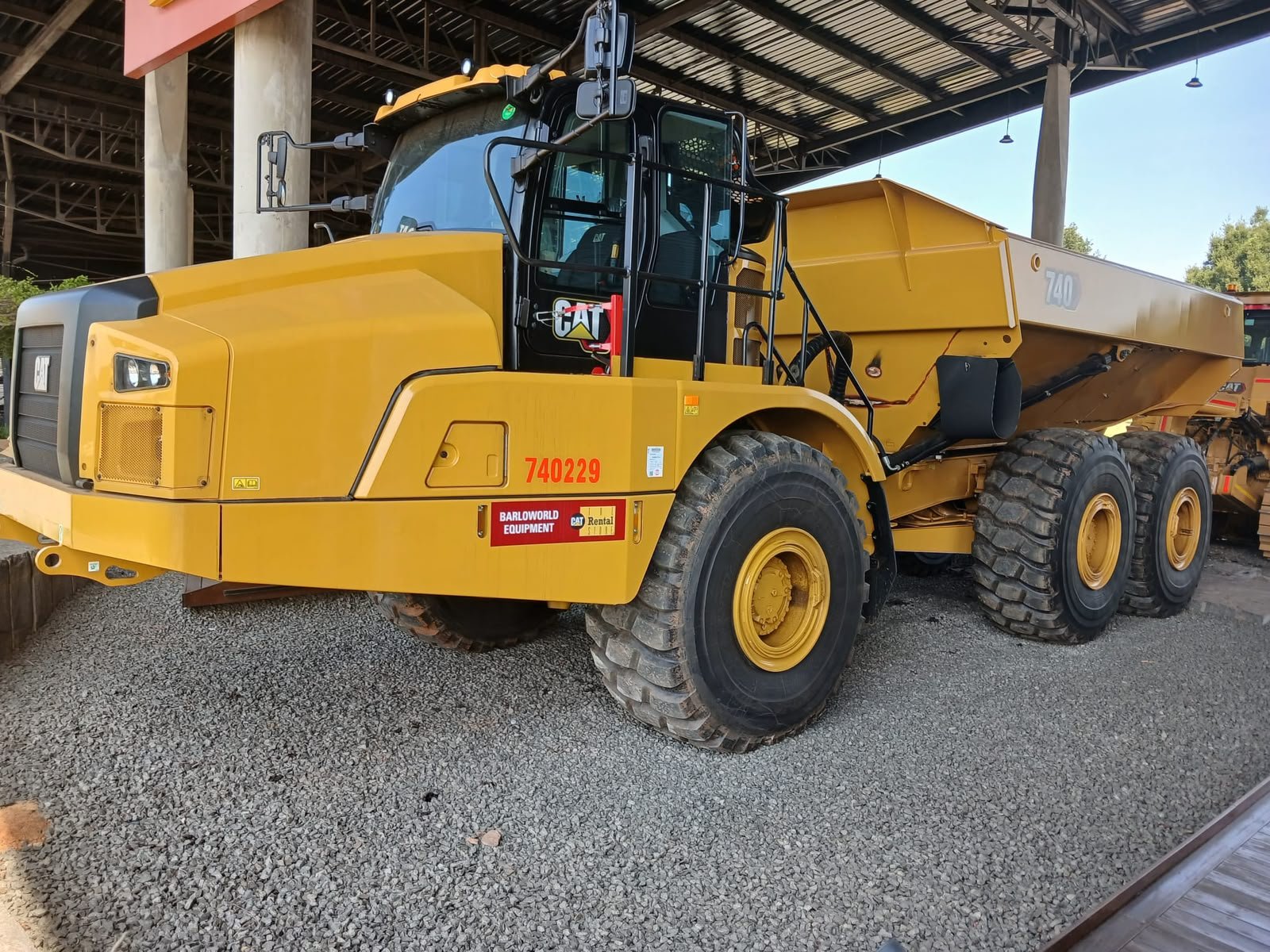 Cat 740 GC articulated truck side view