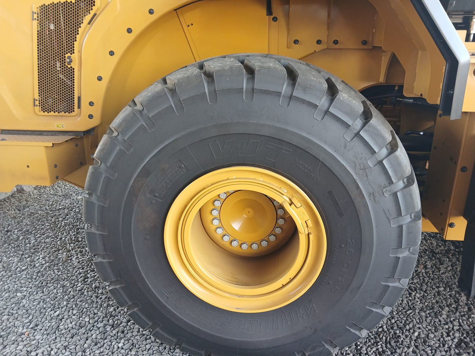 Cat 740 GC articulated truck wheel detail